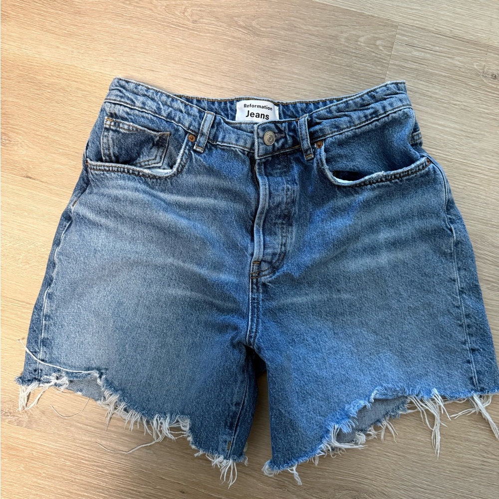 Reformation Jeans raye mid rise relaxed Denim Shorts in Denver wash size 28